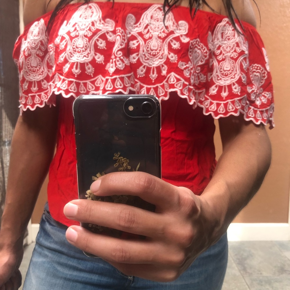 Beautiful top !! Never worn😀, no tags 😞